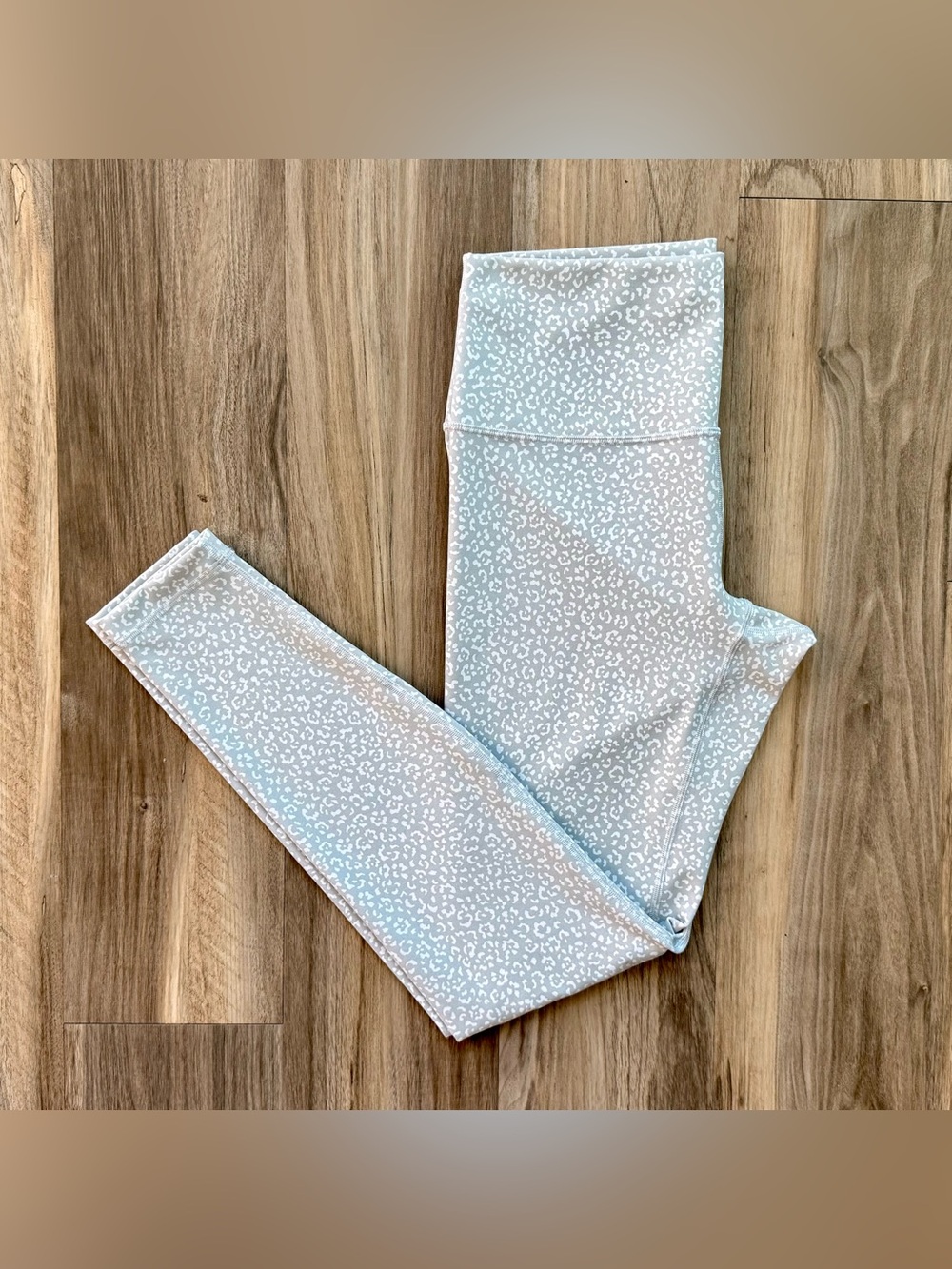 Lululemon Wunder Train High Rise Leggings 28” in Gray Cheetah Print Size 10